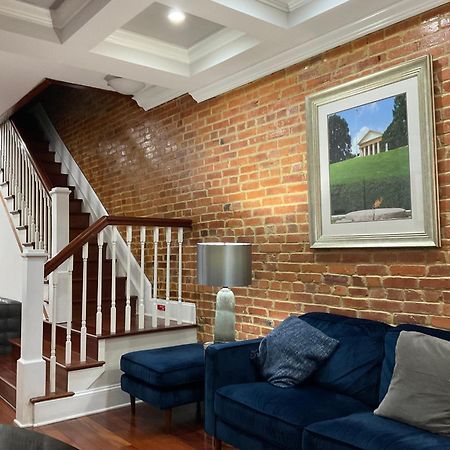 Classy Victorian Brownstone Subway Shopping Washington Exterior photo